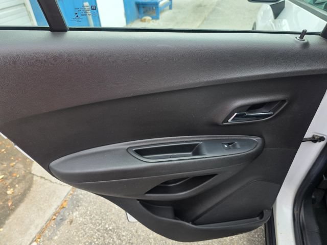 Used 2016 Chevrolet Trax LS AWD/4WD image 18