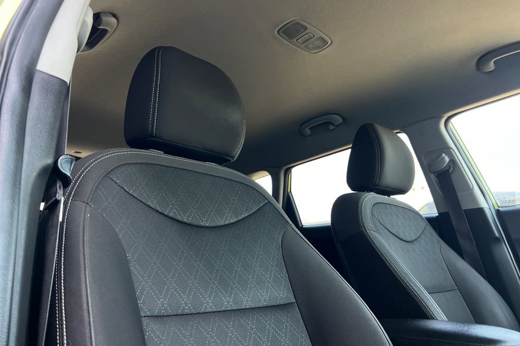 Used 2016 Kia Soul Base image 20