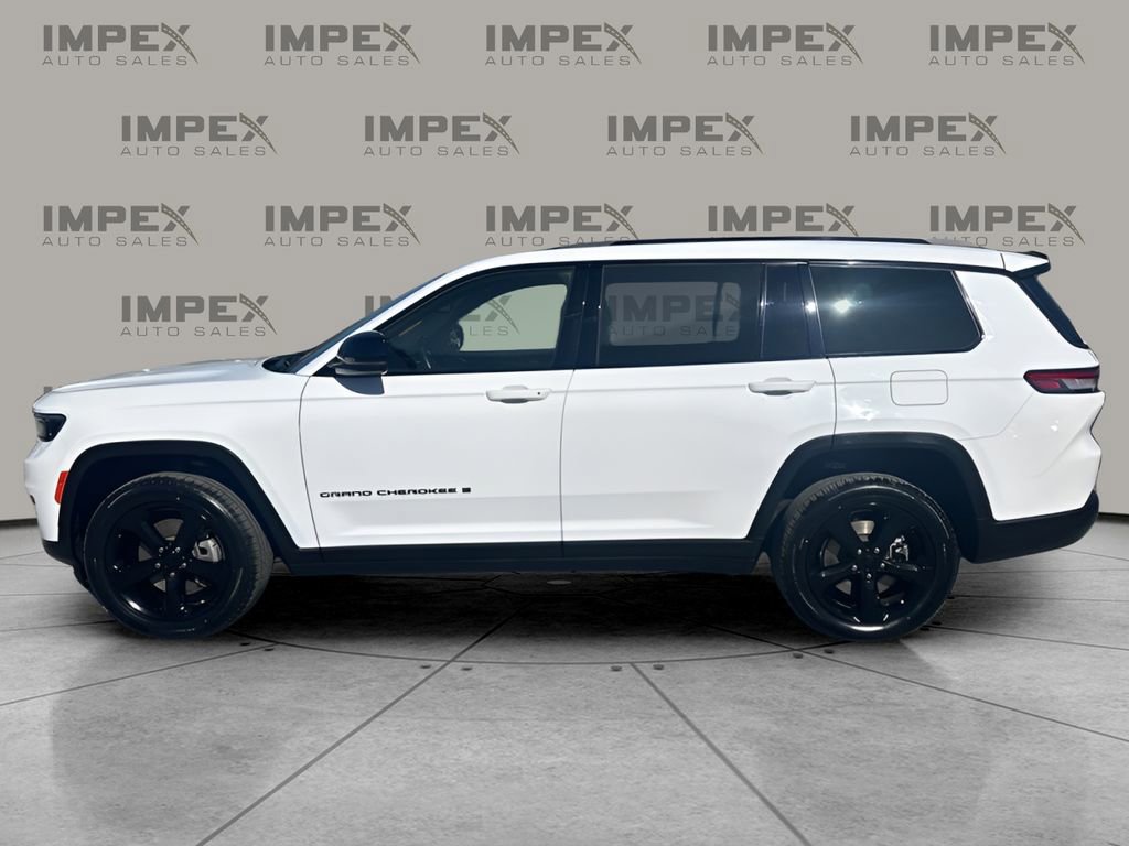 Used 2022 Jeep Grand Cherokee L Laredo image 2