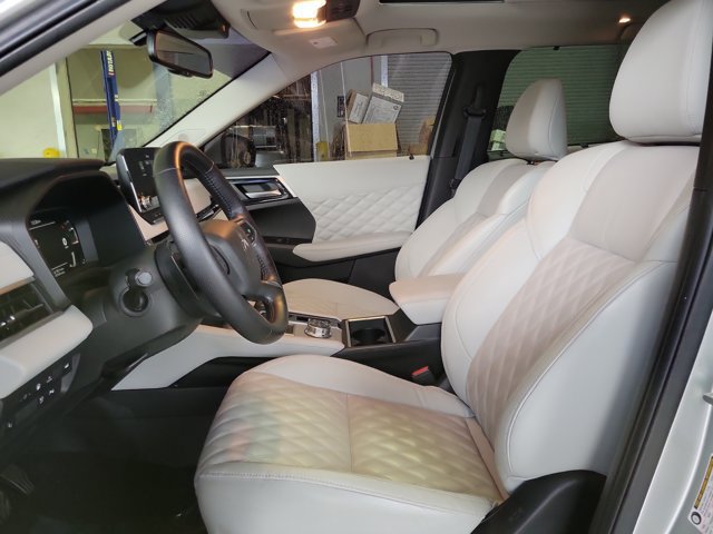 Used 2023 Mitsubishi Outlander SEL AWD/4WD image 13
