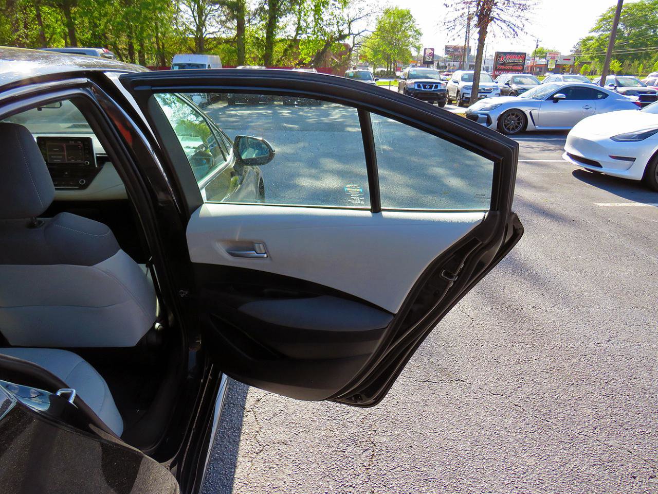 Used 2021 Toyota Corolla LE FWD image 18