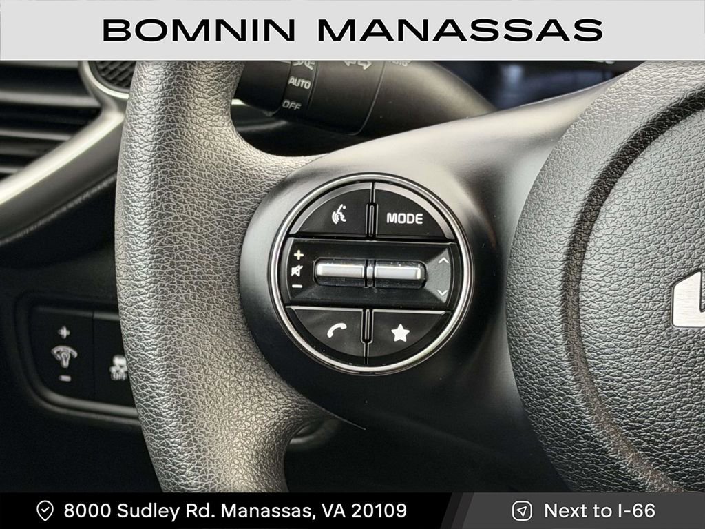 Used 2023 Kia Soul LX w/ LX Technology Package image 21