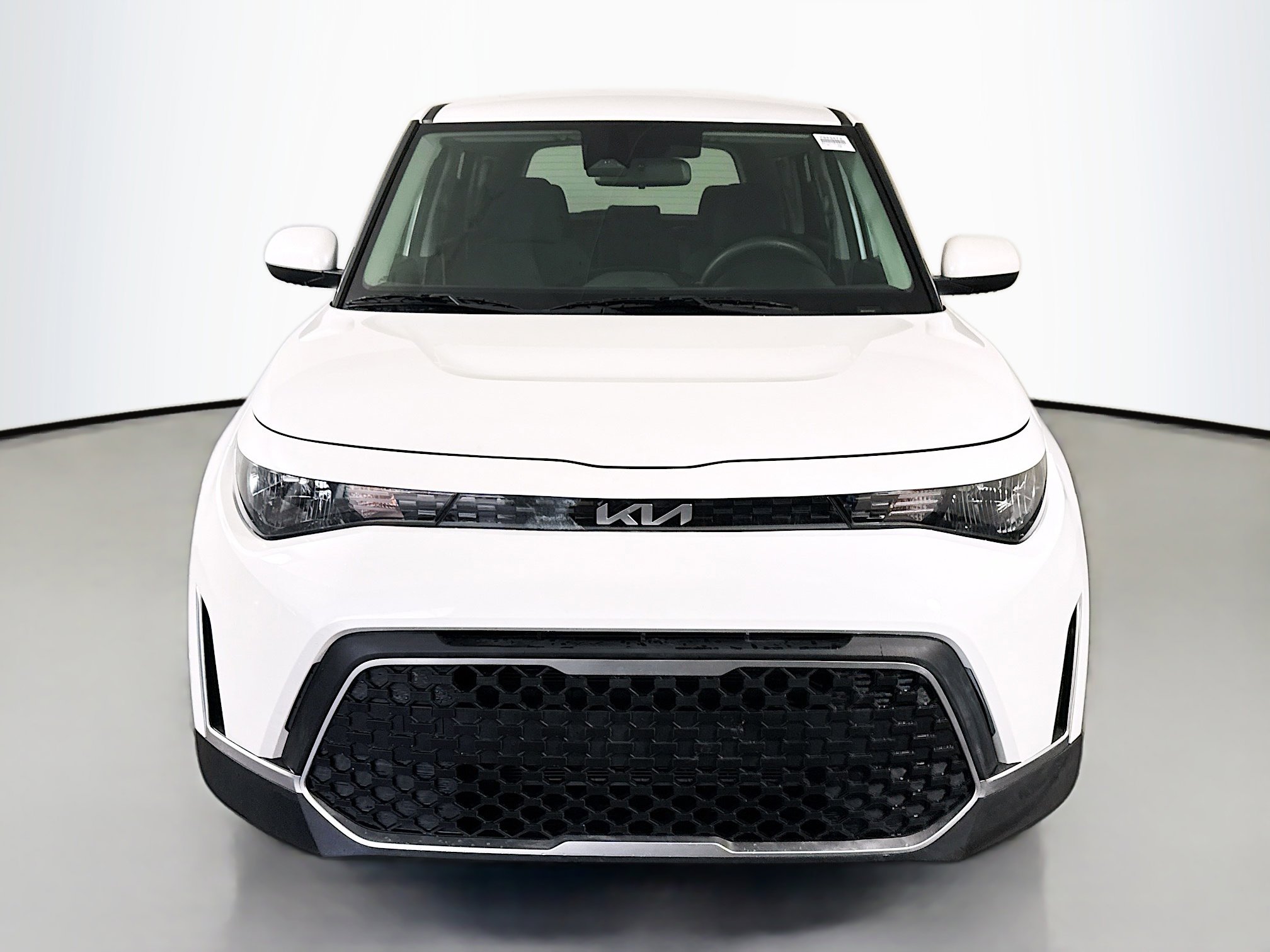 Used 2025 Kia Soul LX w/ LX Technology Package image 2