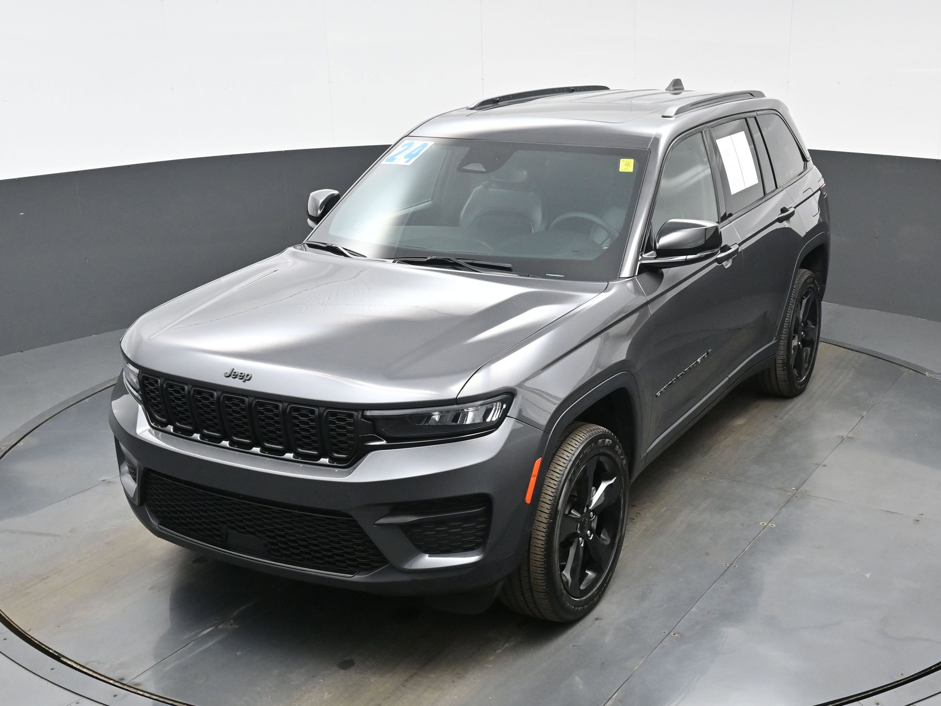 Used 2024 Jeep Grand Cherokee Altitude image 32