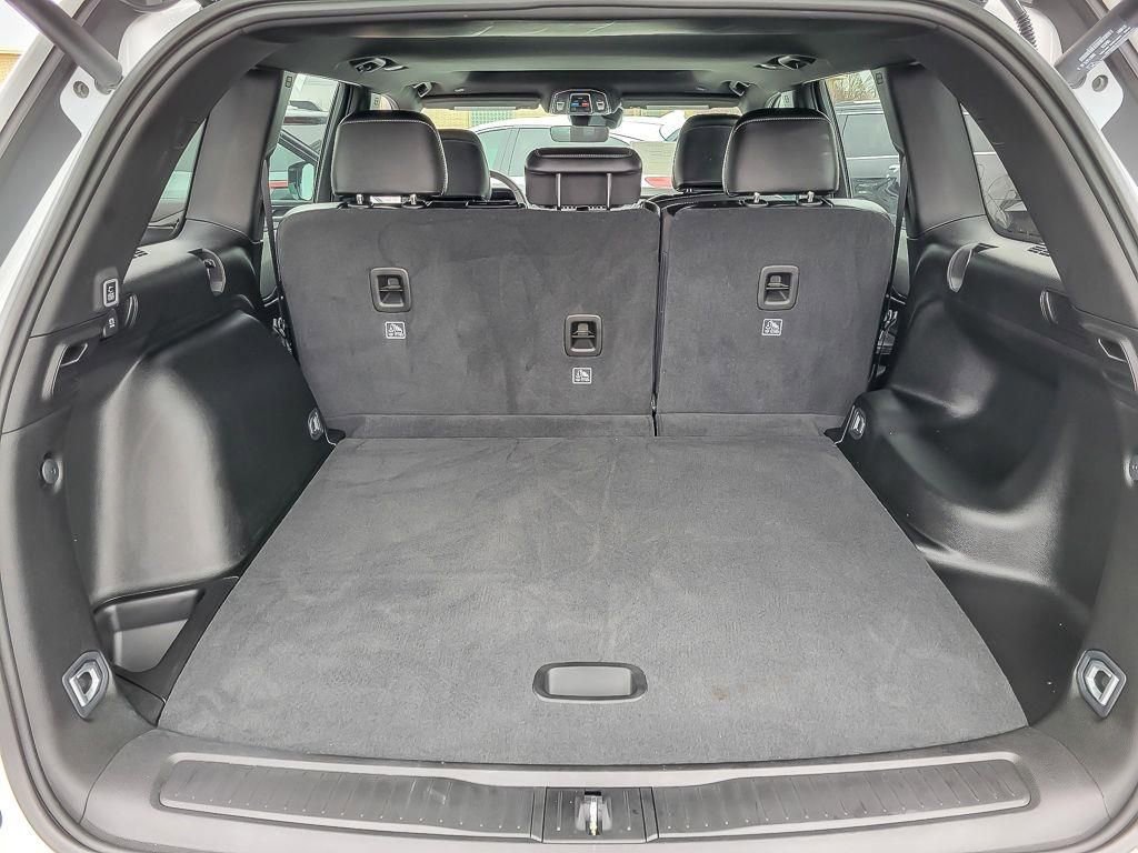 Used 2025 Jeep Grand Cherokee Altitude image 21