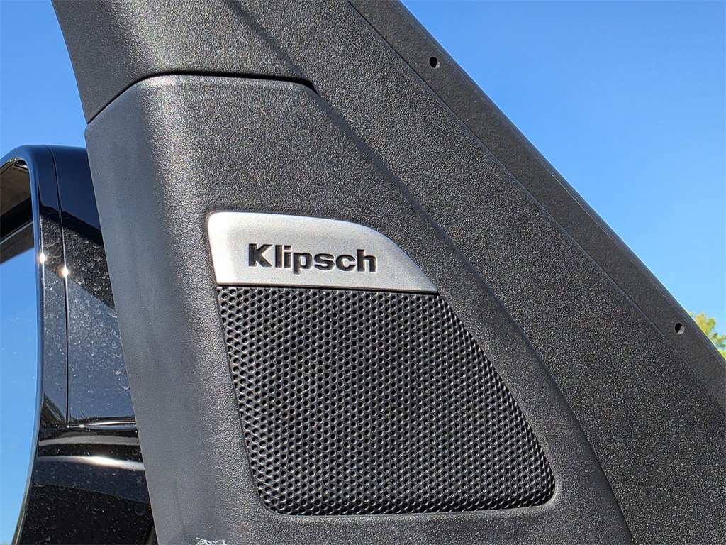 New 2026 Nissan Armada SL w/ Captain's Chari Seat Package image 19