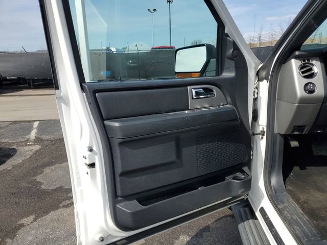 Used 2016 Ford Expedition XLT w/ Equipment Group 202A AWD/4WD image 22