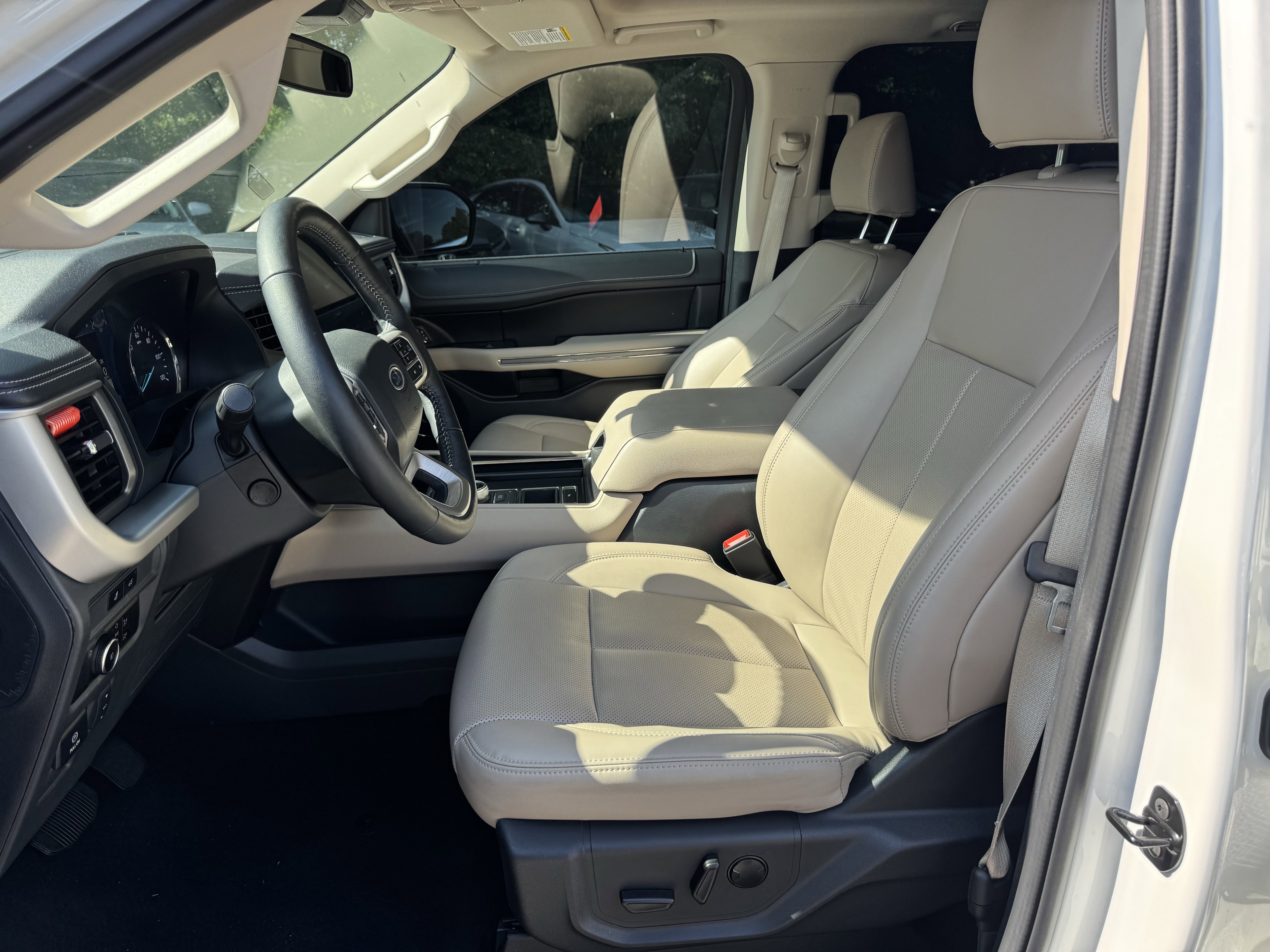 Used 2024 Ford Expedition Max XLT RWD image 9