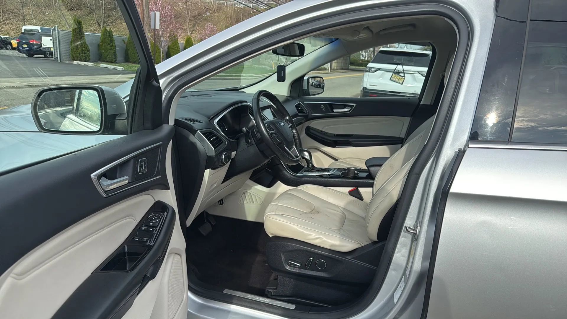 Used 2016 Ford Edge Titanium w/ Technology Package image 23