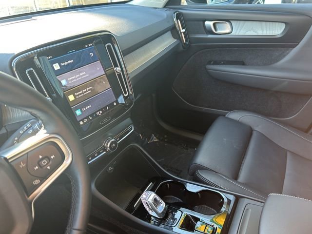 Certified 2025 Volvo XC40 B5 Plus AWD/4WD image 19