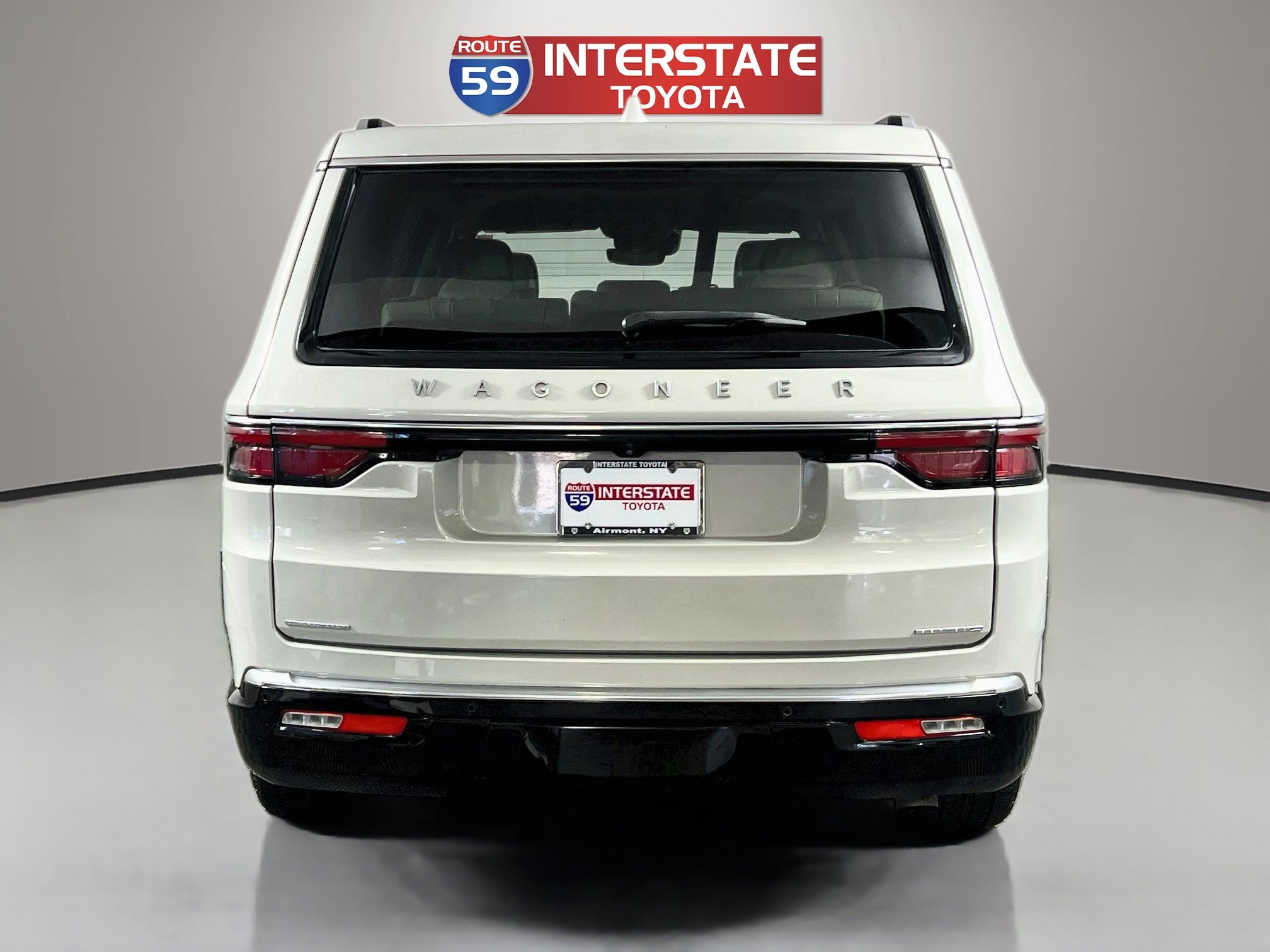 Used 2022 Jeep Wagoneer Series III w/ Rear Seat Video Group 1 AWD/4WD image 6