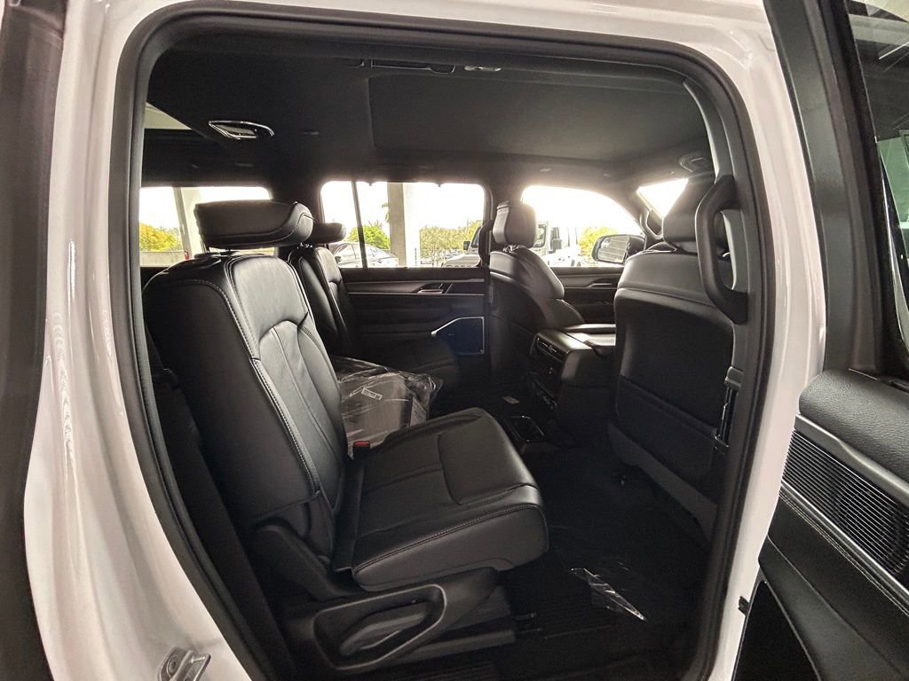 New 2026 Jeep Grand Wagoneer L Limited image 32