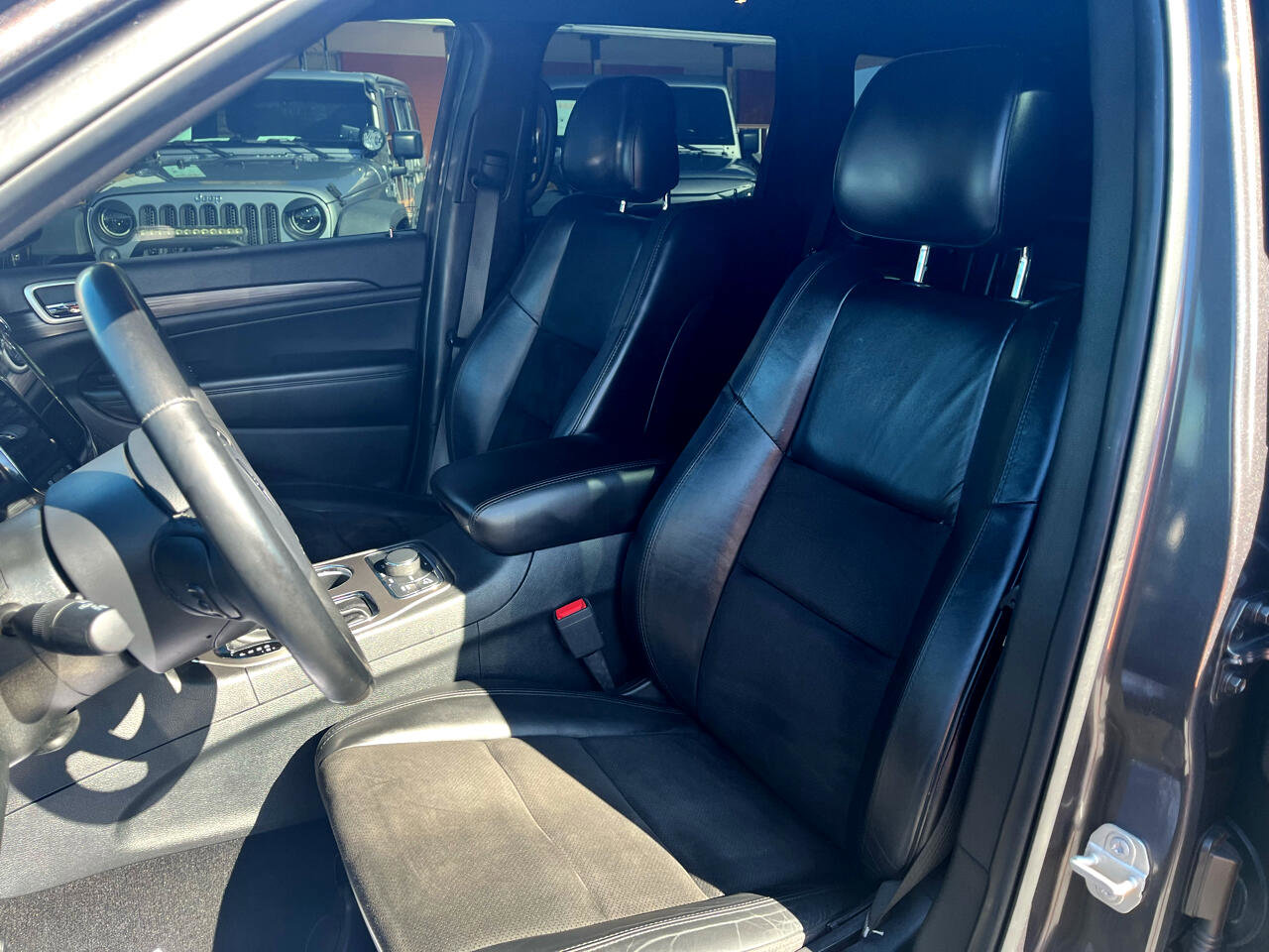 Used 2020 Jeep Grand Cherokee Altitude image 11