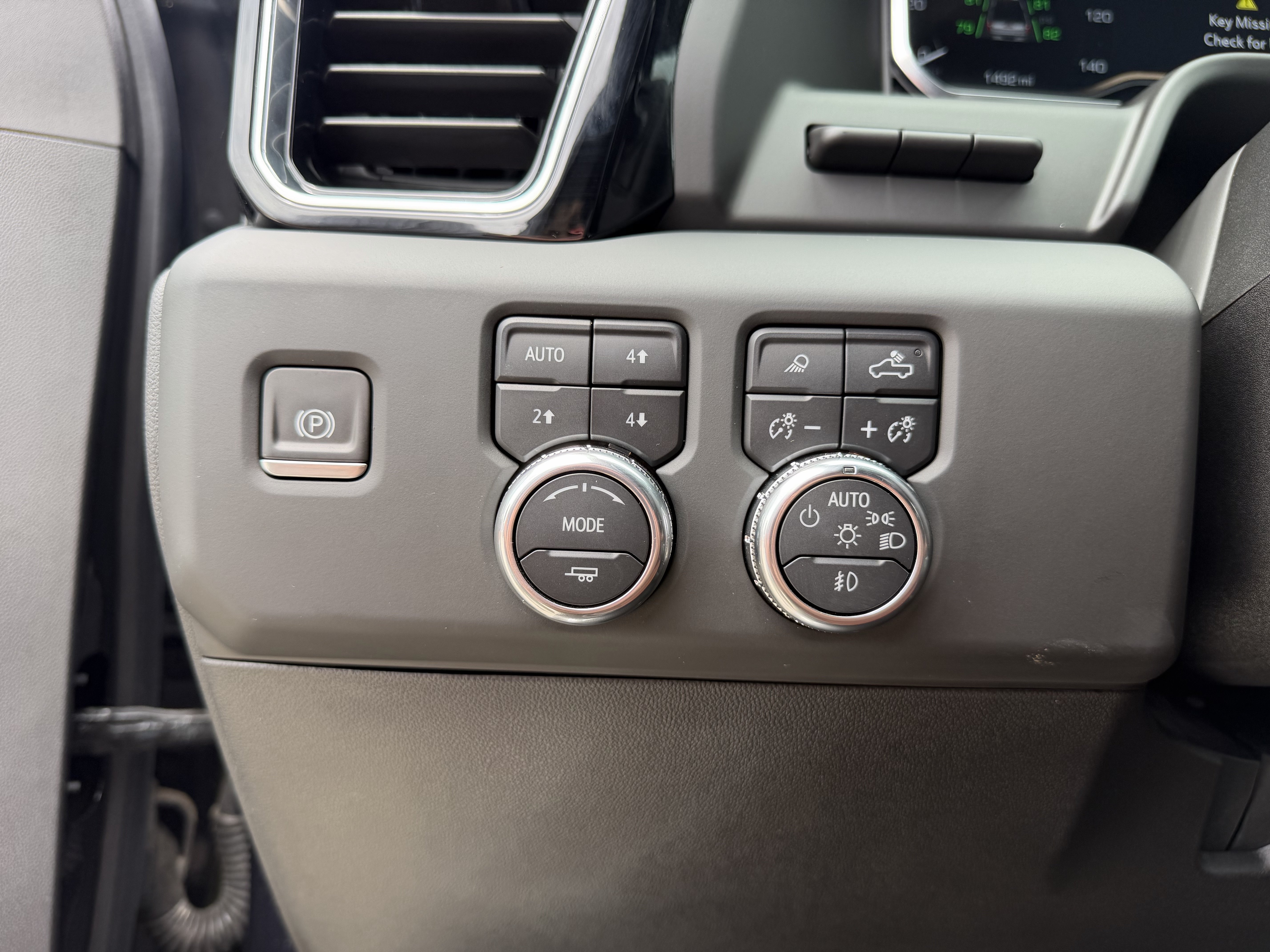 Used 2024 GMC Sierra 3500 Denali Ultimate AWD/4WD image 13