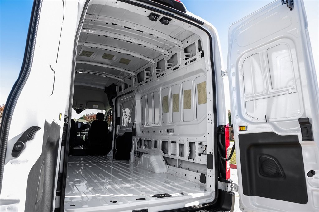 Used 2022 Ford E-Transit 148 High Roof Extended image 45