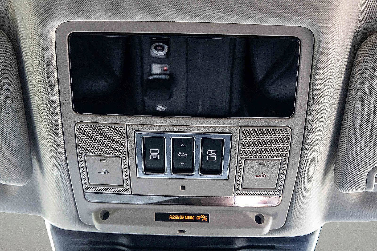 Used 2024 Land Rover Discovery S image 17