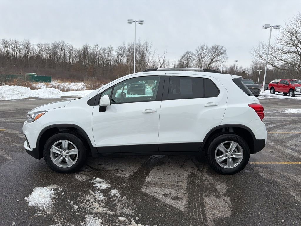 Used 2022 Chevrolet Trax LT w/ LT Convenience Package image 5