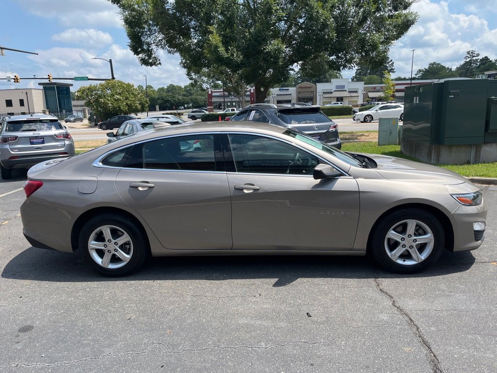 Used 2022 Chevrolet Malibu LT image 3