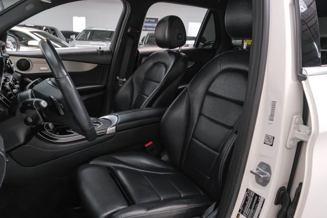 Used 2019 Mercedes-Benz GLC 300 w/ Premium Package image 3