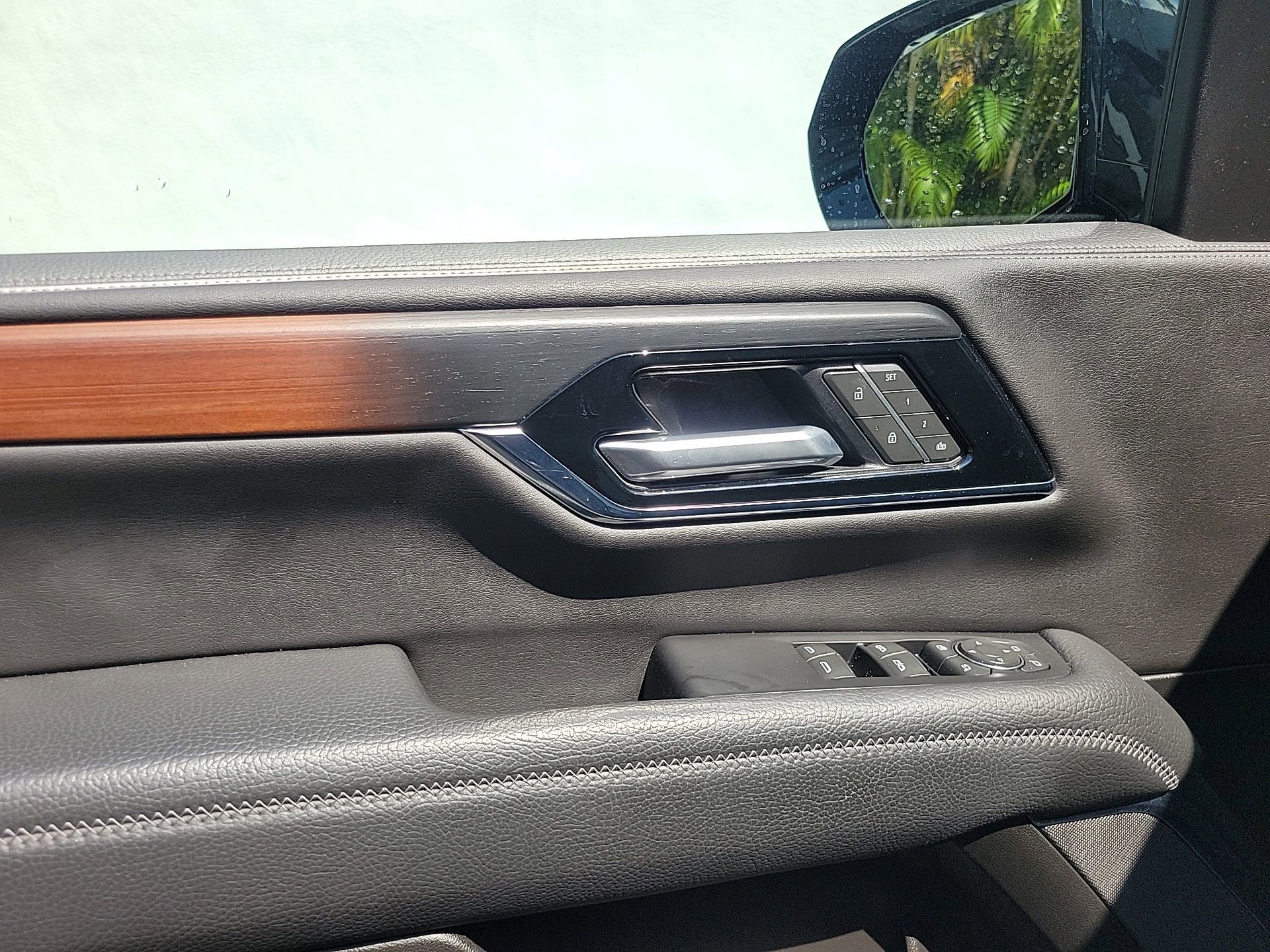 Used 2025 GMC Yukon XL Denali image 29