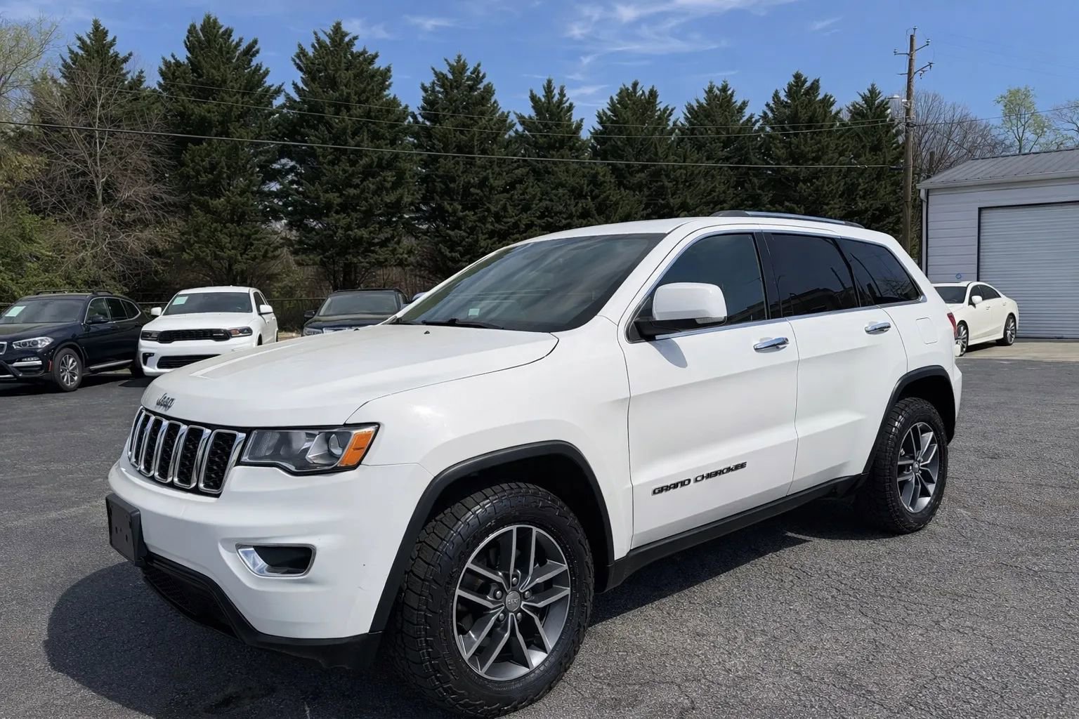 Used 2017 Jeep Grand Cherokee Limited AWD/4WD image 2