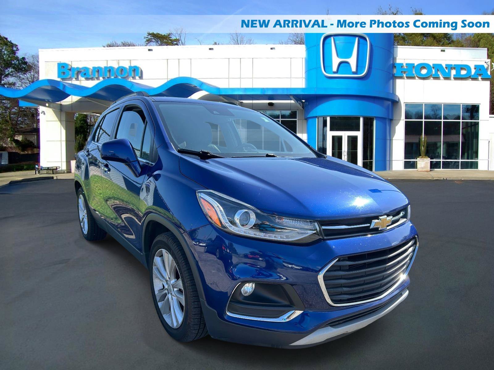 Used 2017 Chevrolet Trax Premier w/ Driver Confidence II Package FWD image 1