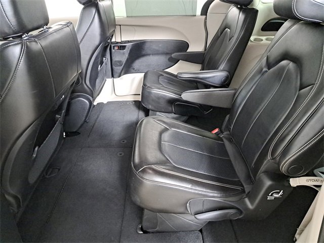 Used 2023 Chrysler Pacifica Touring-L image 12