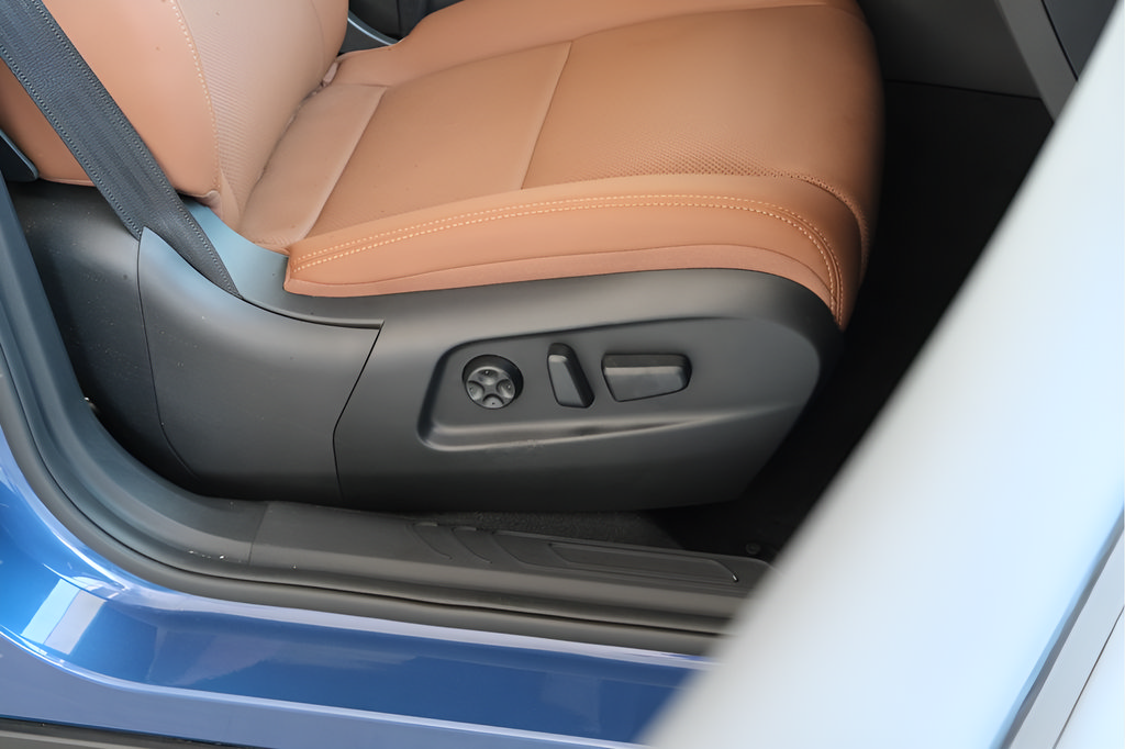 New 2025 VinFast VF 8 Plus AWD/4WD image 23