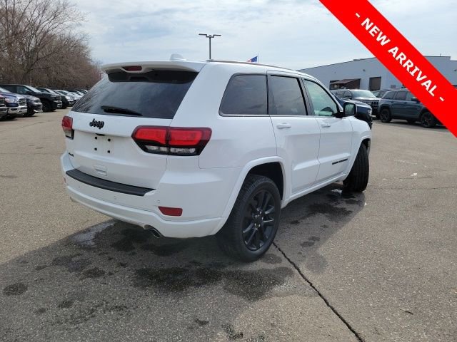 Used 2021 Jeep Grand Cherokee Laredo X image 3