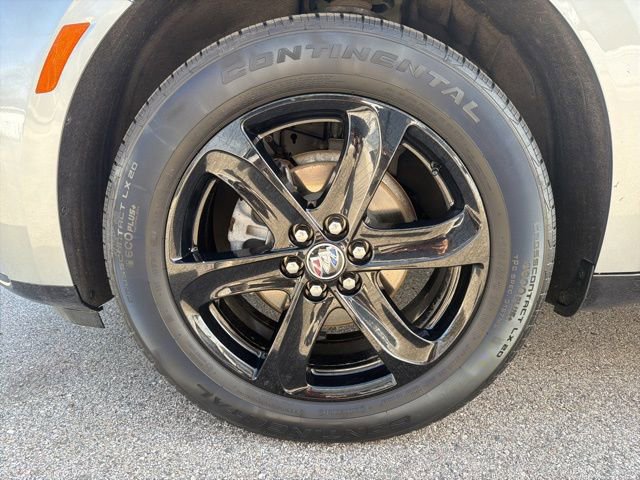 Certified 2024 Buick Enclave Essence w/ Sport Touring Edition FWD image 9