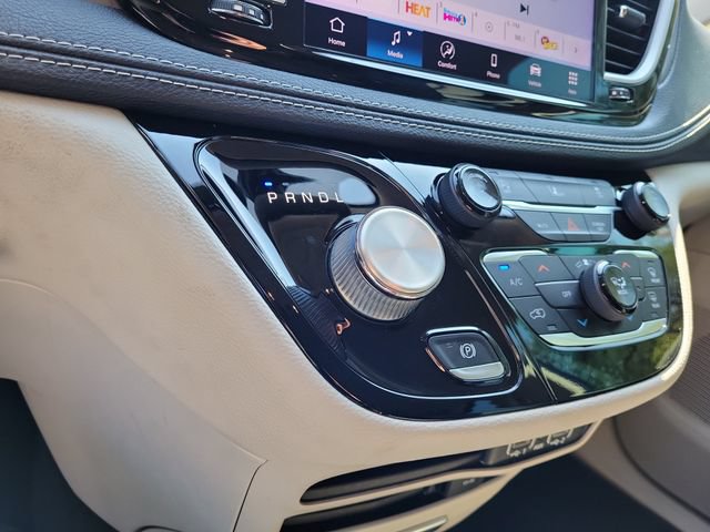 Used 2022 Chrysler Pacifica Touring-L AWD/4WD image 35
