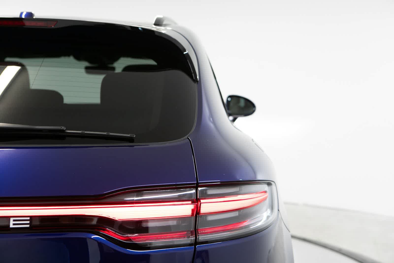 Certified 2024 Porsche Macan AWD/4WD image 39