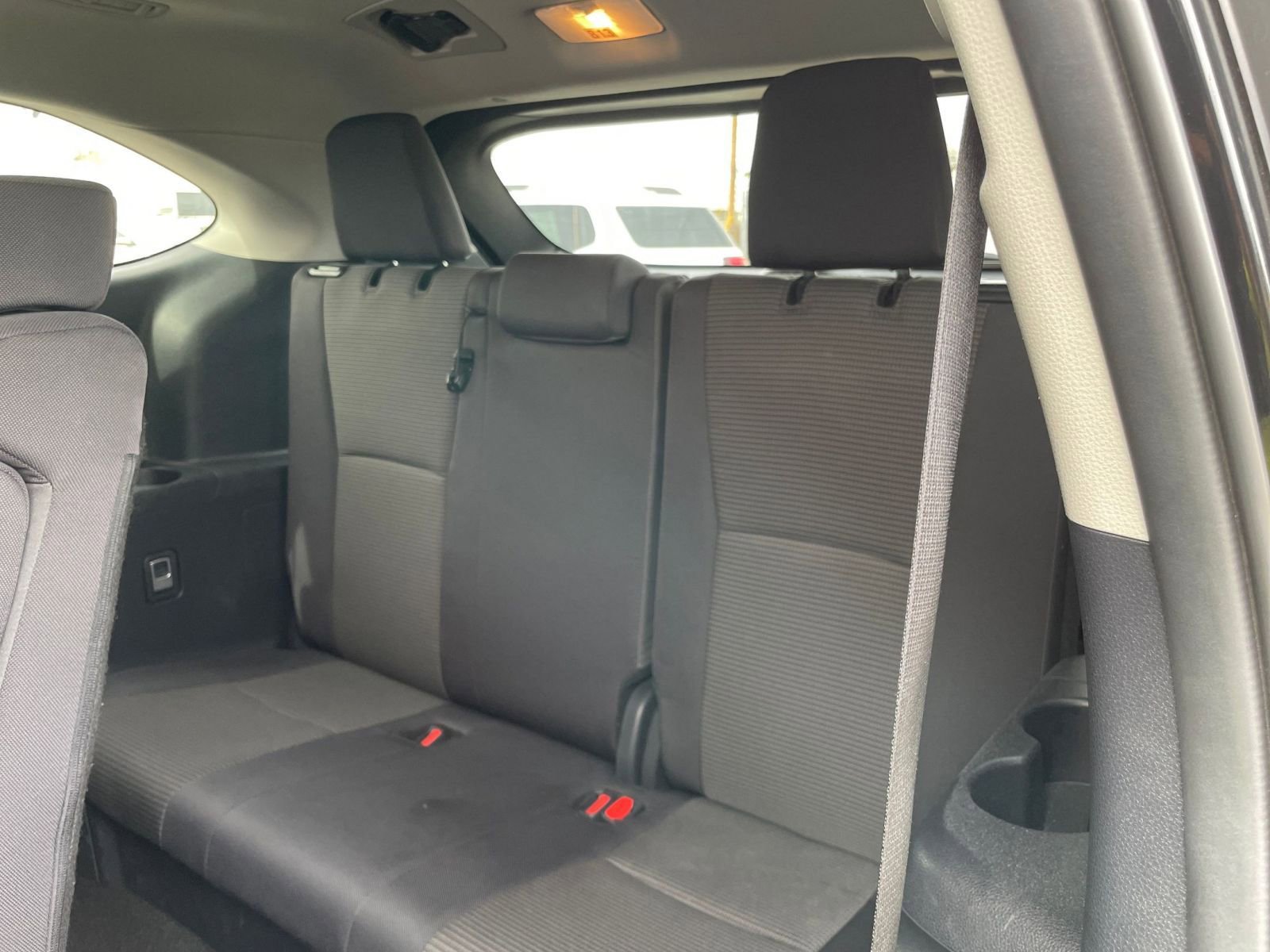 Used 2025 Toyota Highlander LE image 30