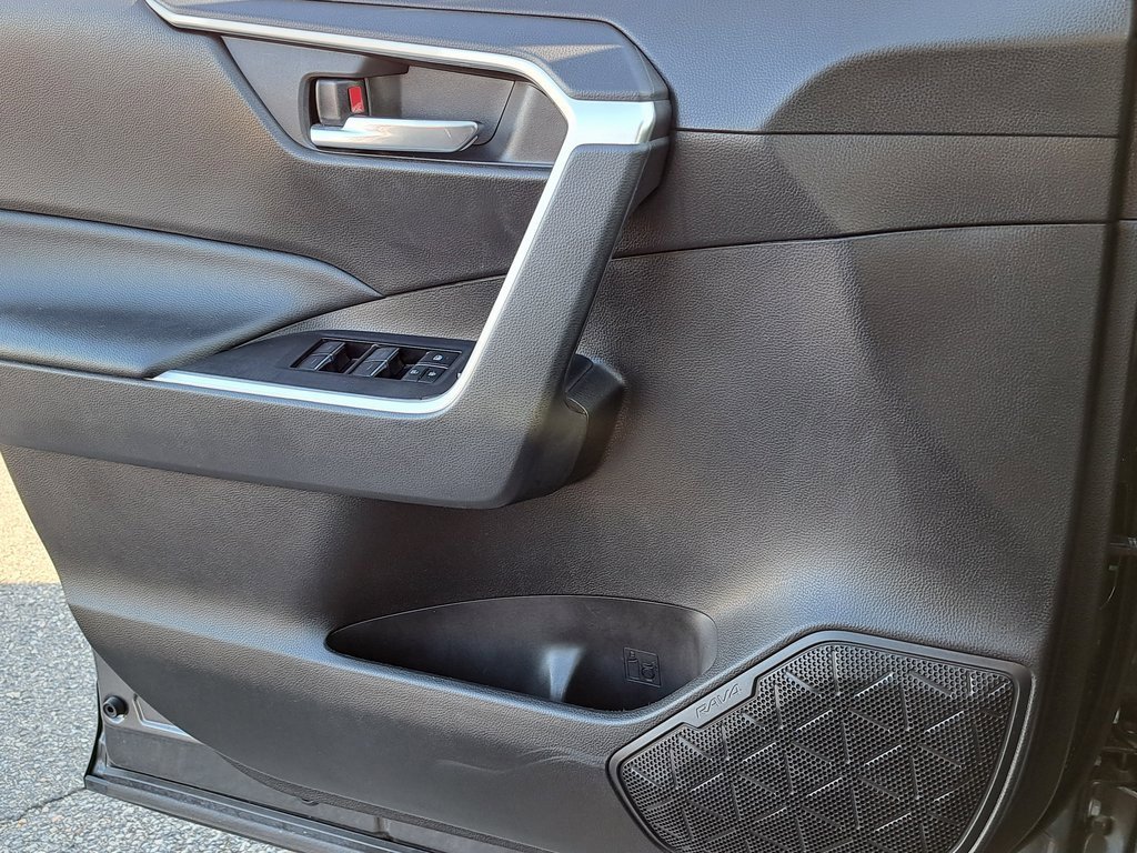 Used 2022 Toyota RAV4 XLE Premium image 24