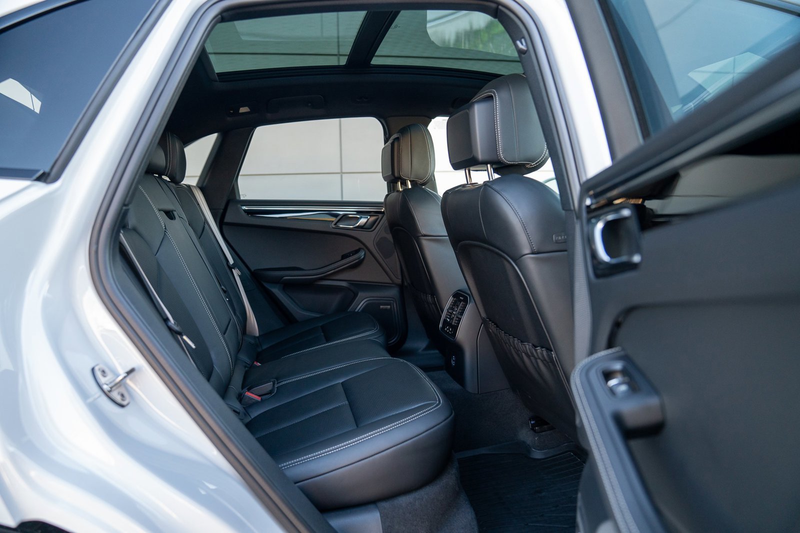 New 2026 Porsche Macan S image 25