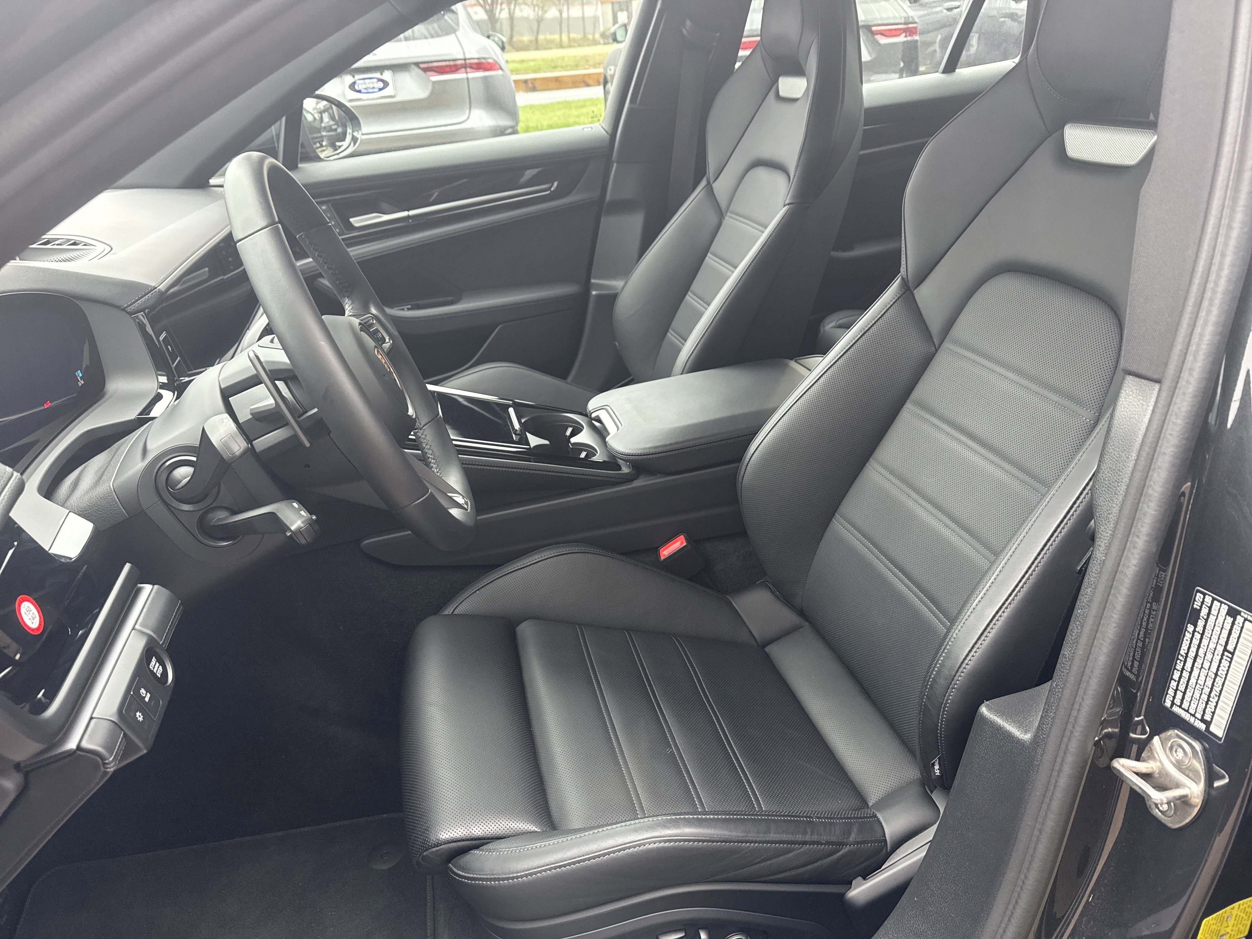 Used 2024 Porsche Panamera image 15