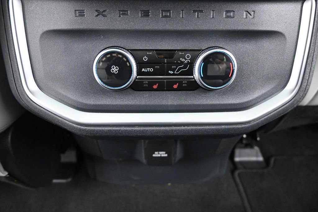 Used 2025 Ford Expedition Max Platinum AWD/4WD image 31