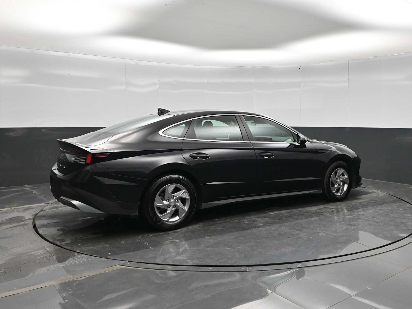 Used 2025 Hyundai Sonata SE FWD image 8