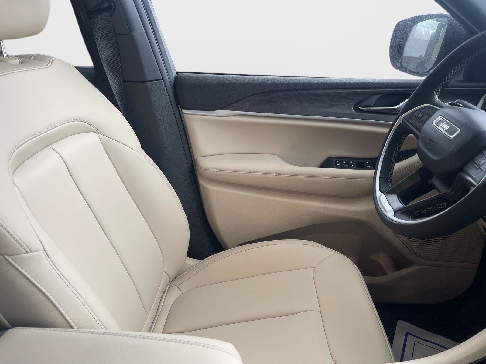 New 2025 Jeep Grand Cherokee L Limited AWD/4WD image 5