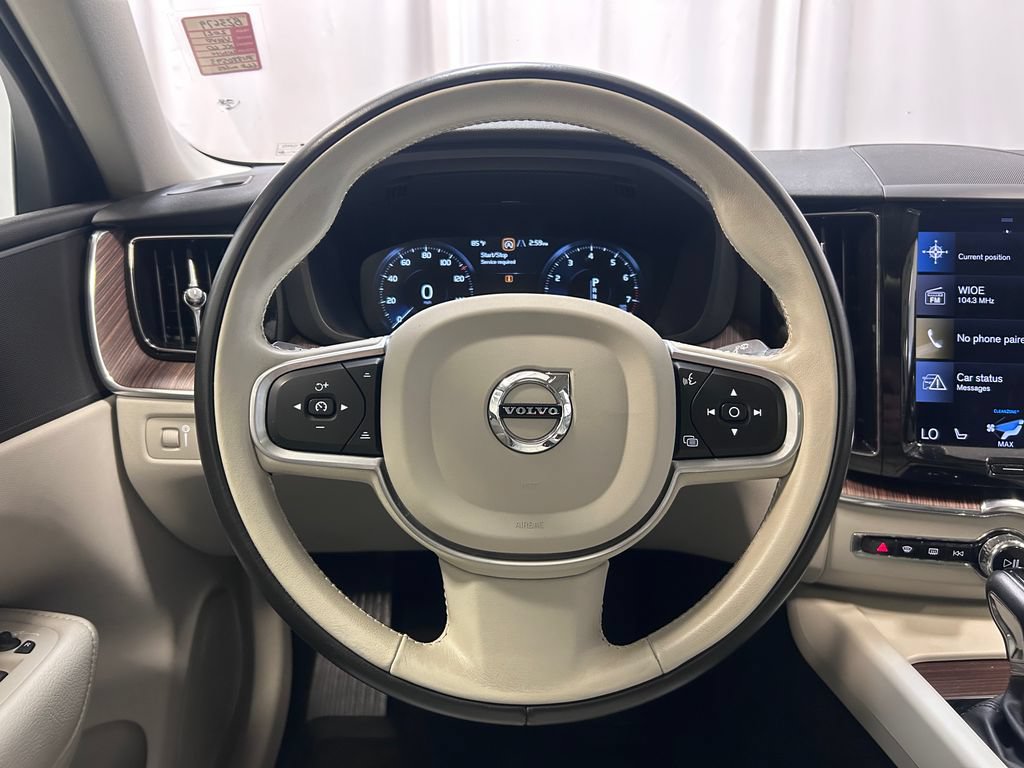 Used 2021 Volvo XC60 T5 Momentum w/ Climate Package FWD image 8