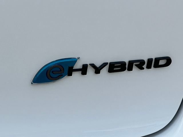 Used 2024 Chrysler Pacifica Limited FWD image 2