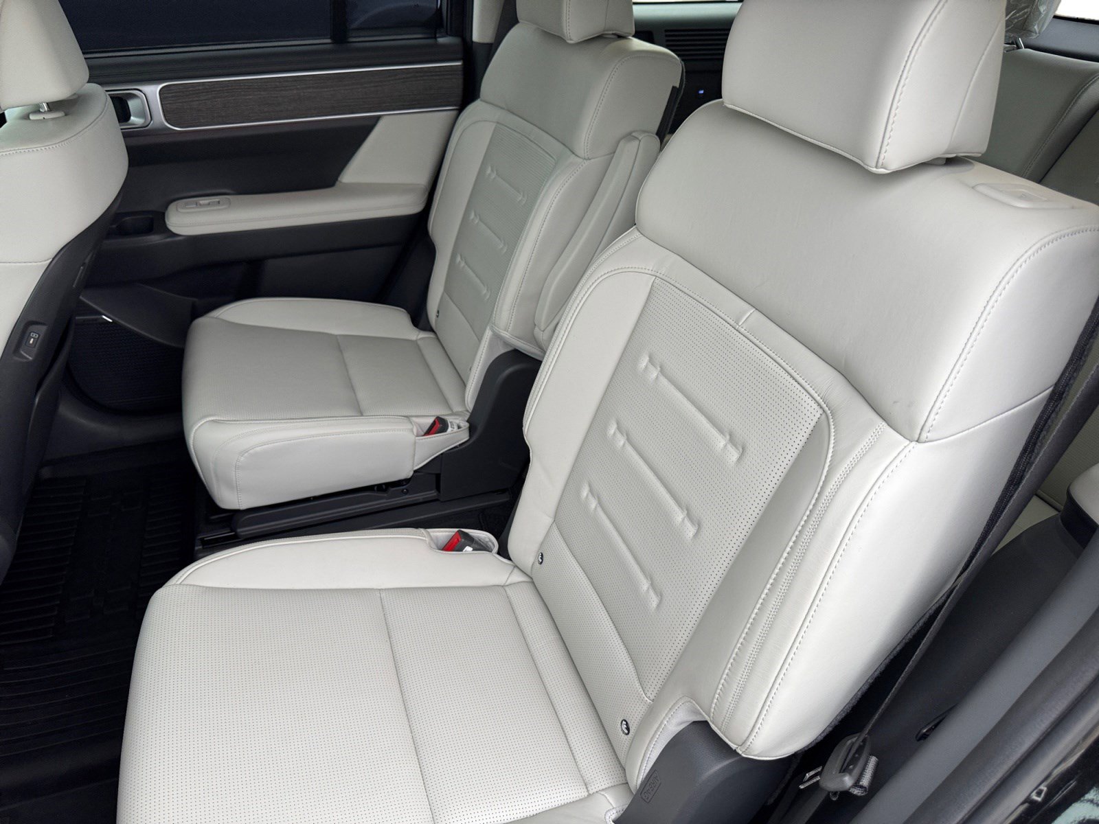 Used 2024 Hyundai Santa Fe Calligraphy image 13