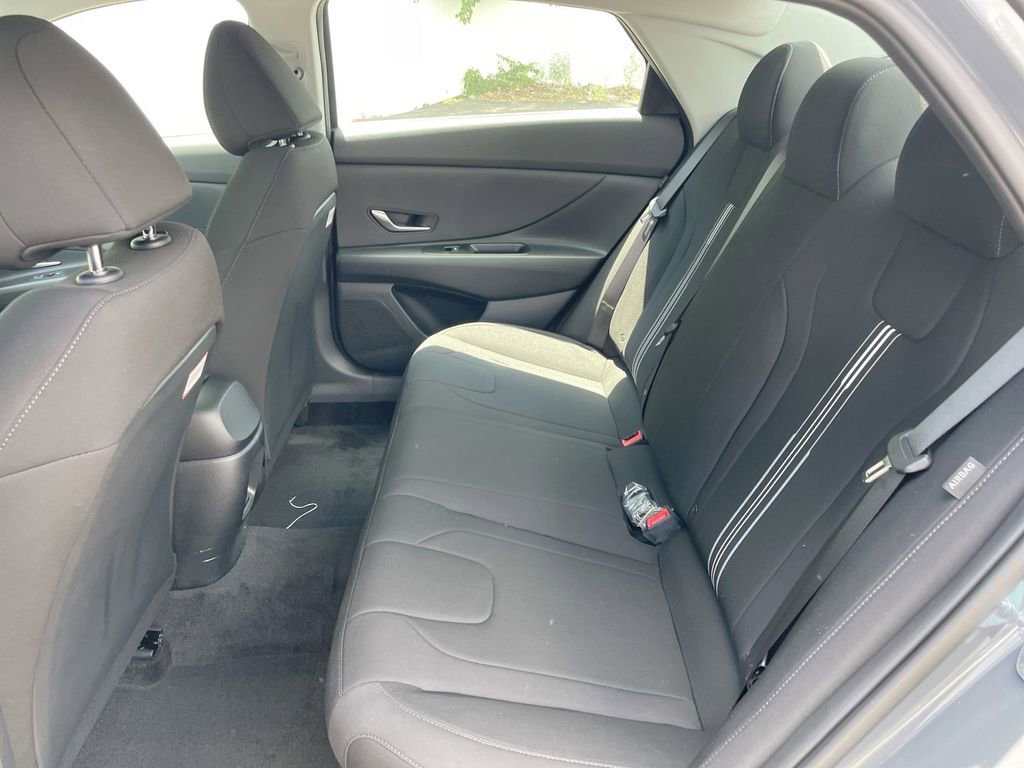 Certified 2025 Hyundai Elantra Hybrid FWD image 40