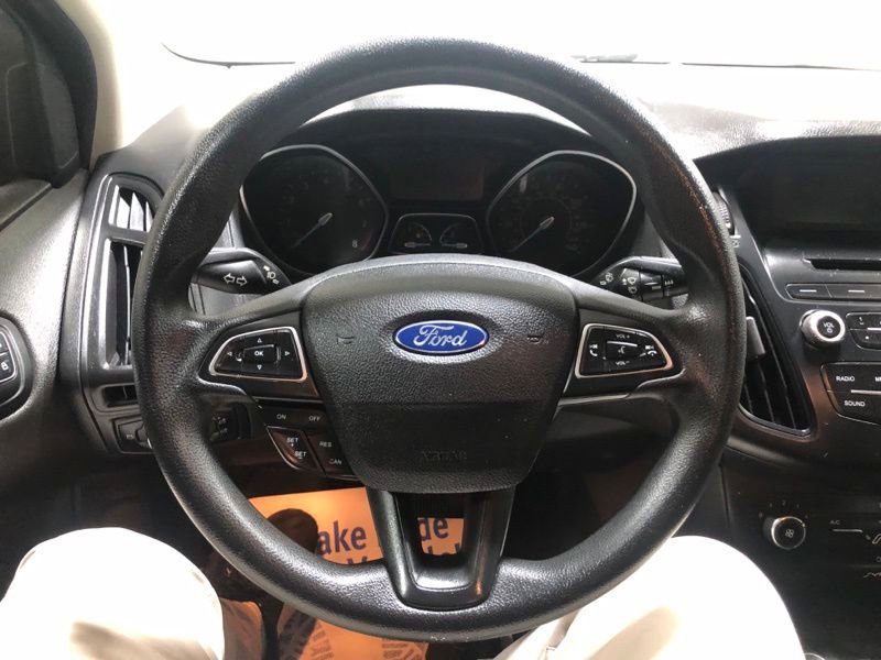 Used 2016 Ford Focus SE w/ SE Power Seat Package image 23