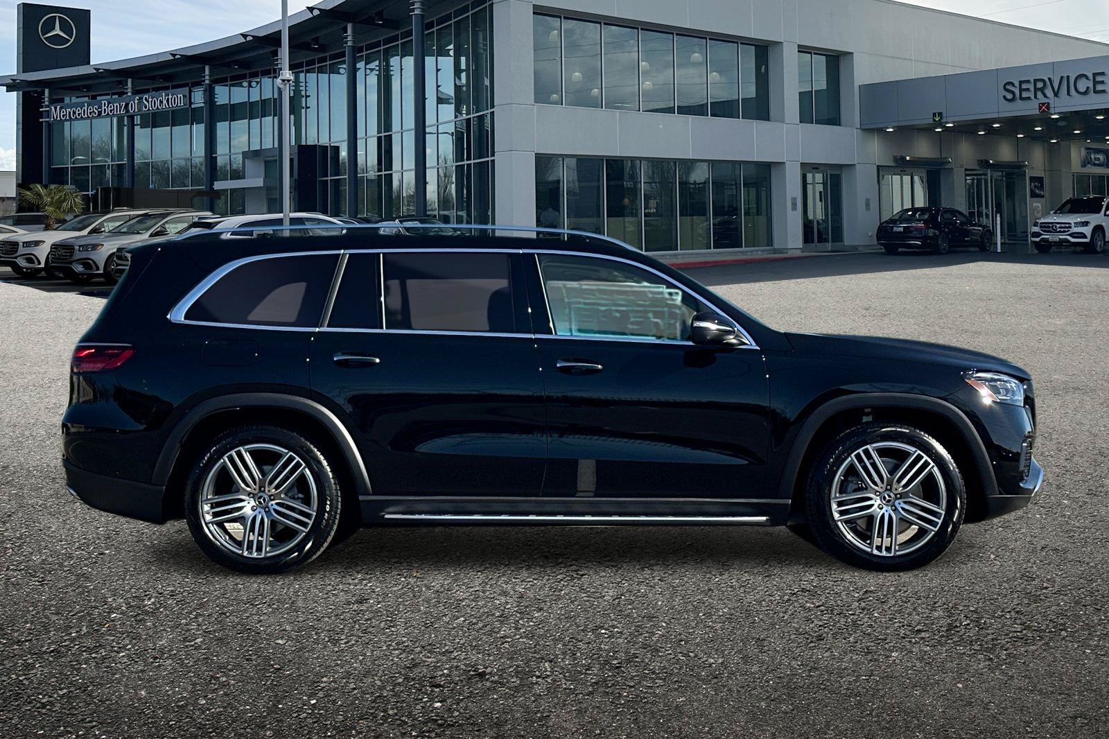 New 2026 Mercedes-Benz GLS 450 4MATIC image 3