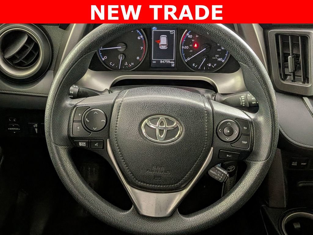 Used 2018 Toyota RAV4 LE FWD image 13