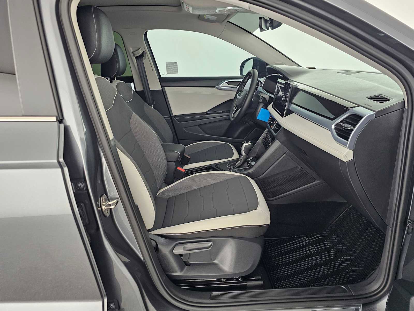 Used 2026 Volkswagen Taos SE image 10