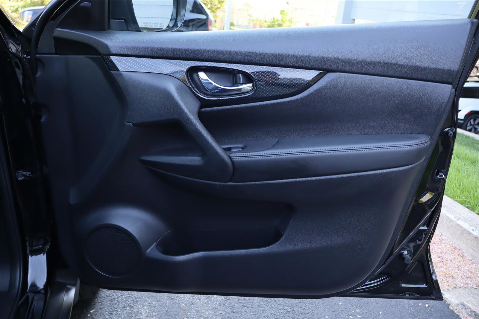 Used 2017 Nissan Rogue SL w/ SL Premium Package image 27