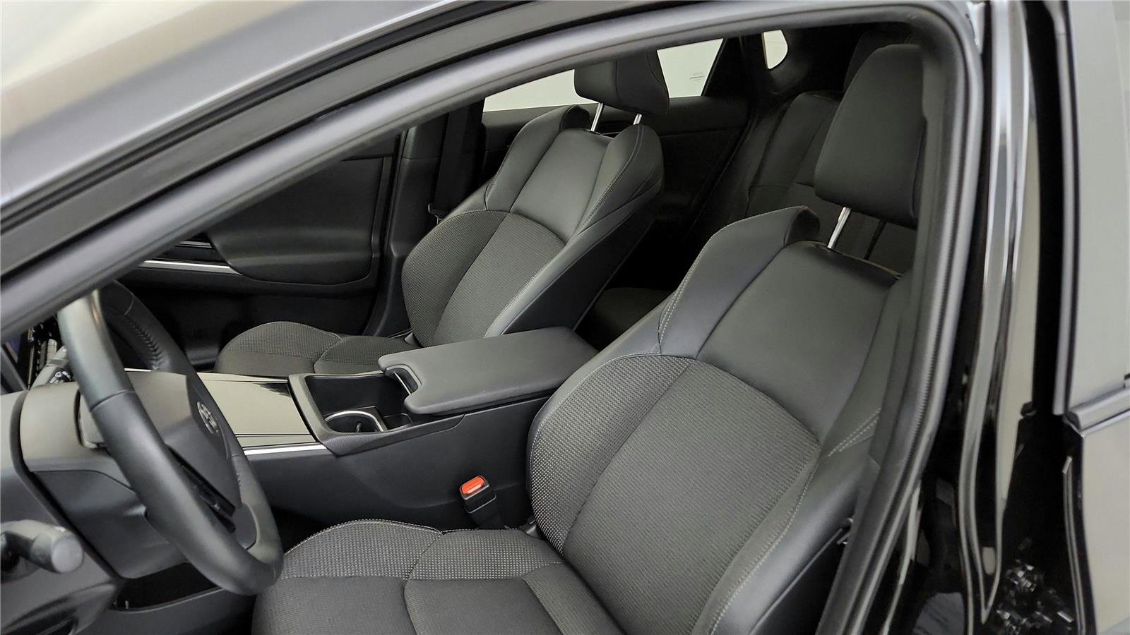 Used 2023 Toyota bZ4X XLE image 32