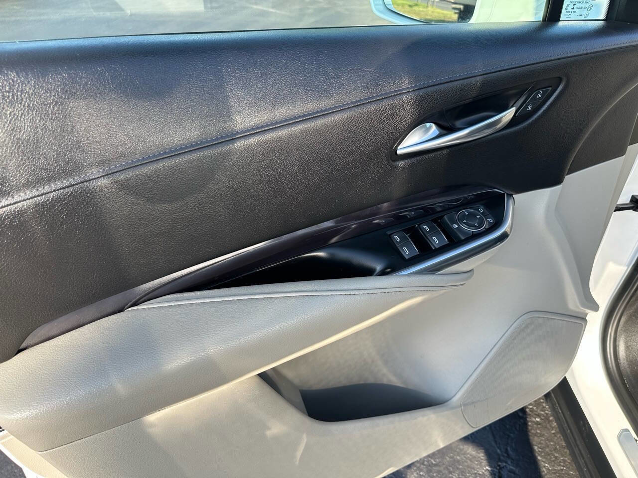 Used 2020 Cadillac XT4 Luxury w/ Cold Weather Package image 15